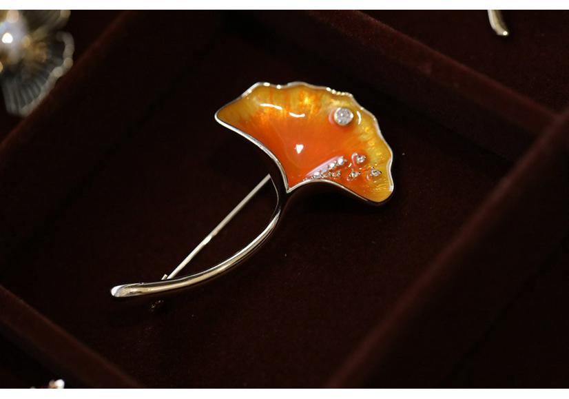 Luxurious Ginkgo Leaf Enamel Brooch with Drip Oil Finish