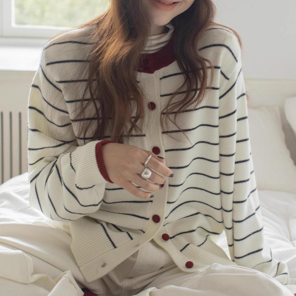 Contrast Round Neck Striped Knit Cardigan: Women's College Style Soft Embroidered Sweater Coat for Autumn/Winter.