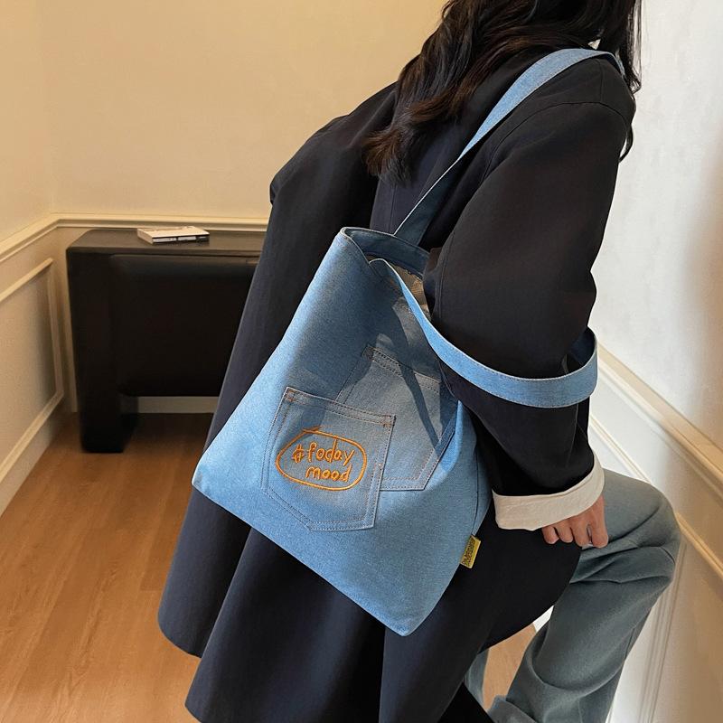 Denim casual bag women's 2025 new popular fashion shoulder bag large capacity class commuter tote bag