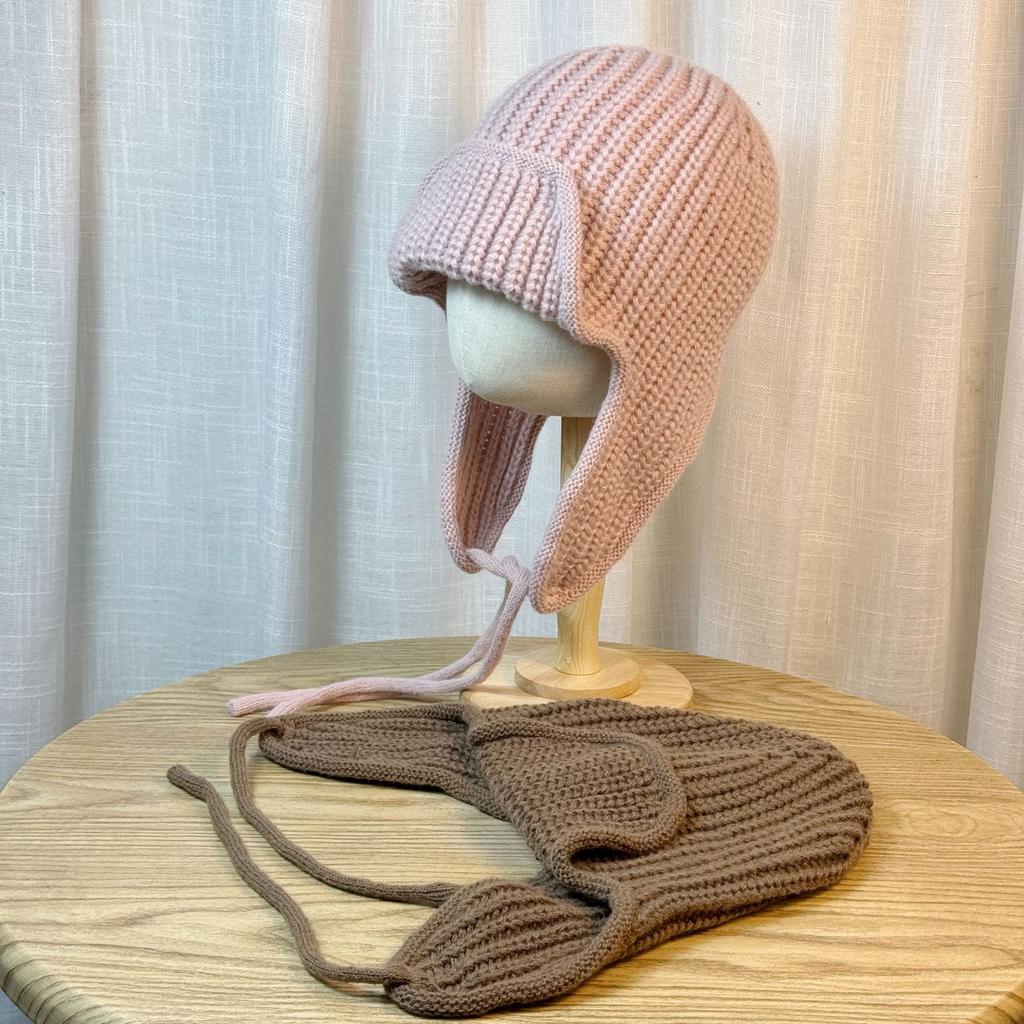 Solid Color Ear protecting Knitted Woolen Hat for Women in Autumn and Winter. New Versatile and Face Friendly Small Warm Ear Protecting Lei Feng Hat.