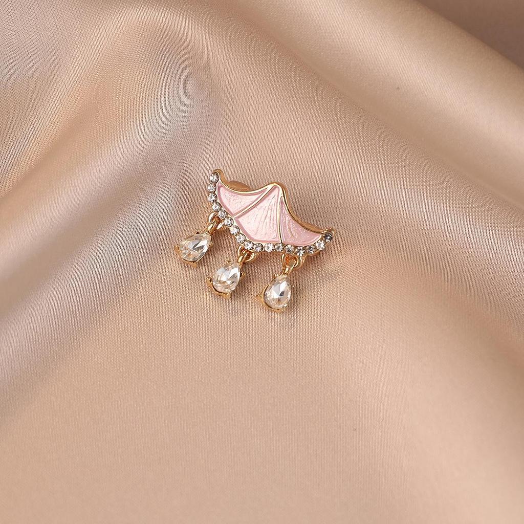 Elegant Butterfly Brooch: Luxurious Suit Accessory & Stylish Corsage for Women