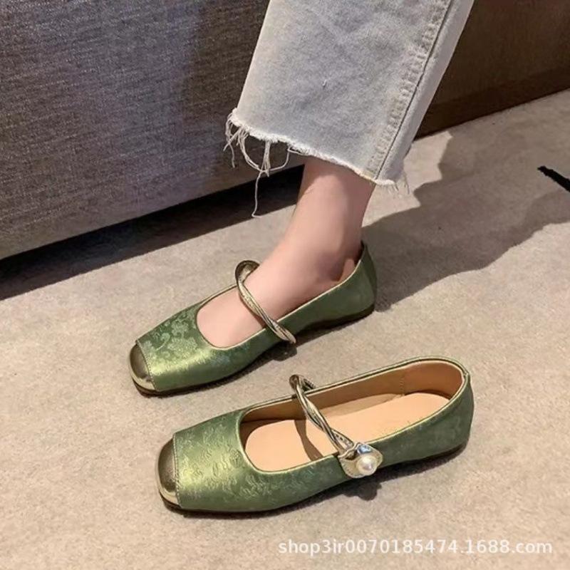 

2025 spring new Chinese-style national chaofeng single shoes new versatile retro French thick heel square head shallow mouth women s single shoes 40 зелений
