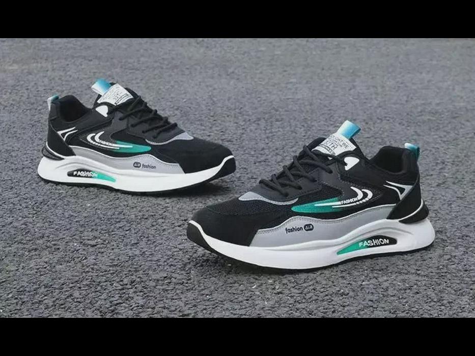 Atmungsaktive weiße Mesh-Sportschuhe mit dicken Sohlen