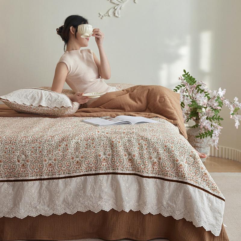Retro French Crinkled Cotton Gauze Quilt Set with Lace Trim - Machine Washable Summer Four-Piece Set