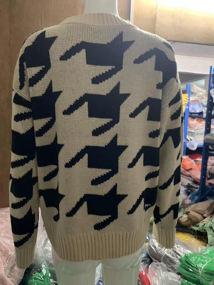 Autumn Winter Houndstooth Knitted Sweater for Women Round Neck Design Niche Pullover Slimming Knit Top Outerwear Luxurious Relaxed Versatile Top