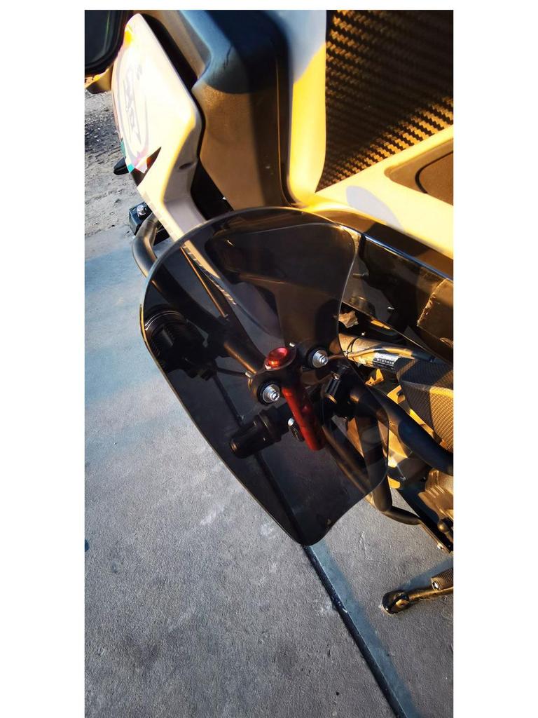 Suzuki DL250 Motorcycle Accessories: Butterfly Bumper, Knee Pads, Windshield, Mudguards