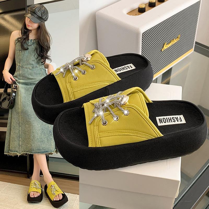 Muffin thick-soled cool slippers women's summer wear 2025 new versatile heightening beach one-word drag sports and leisure sandals