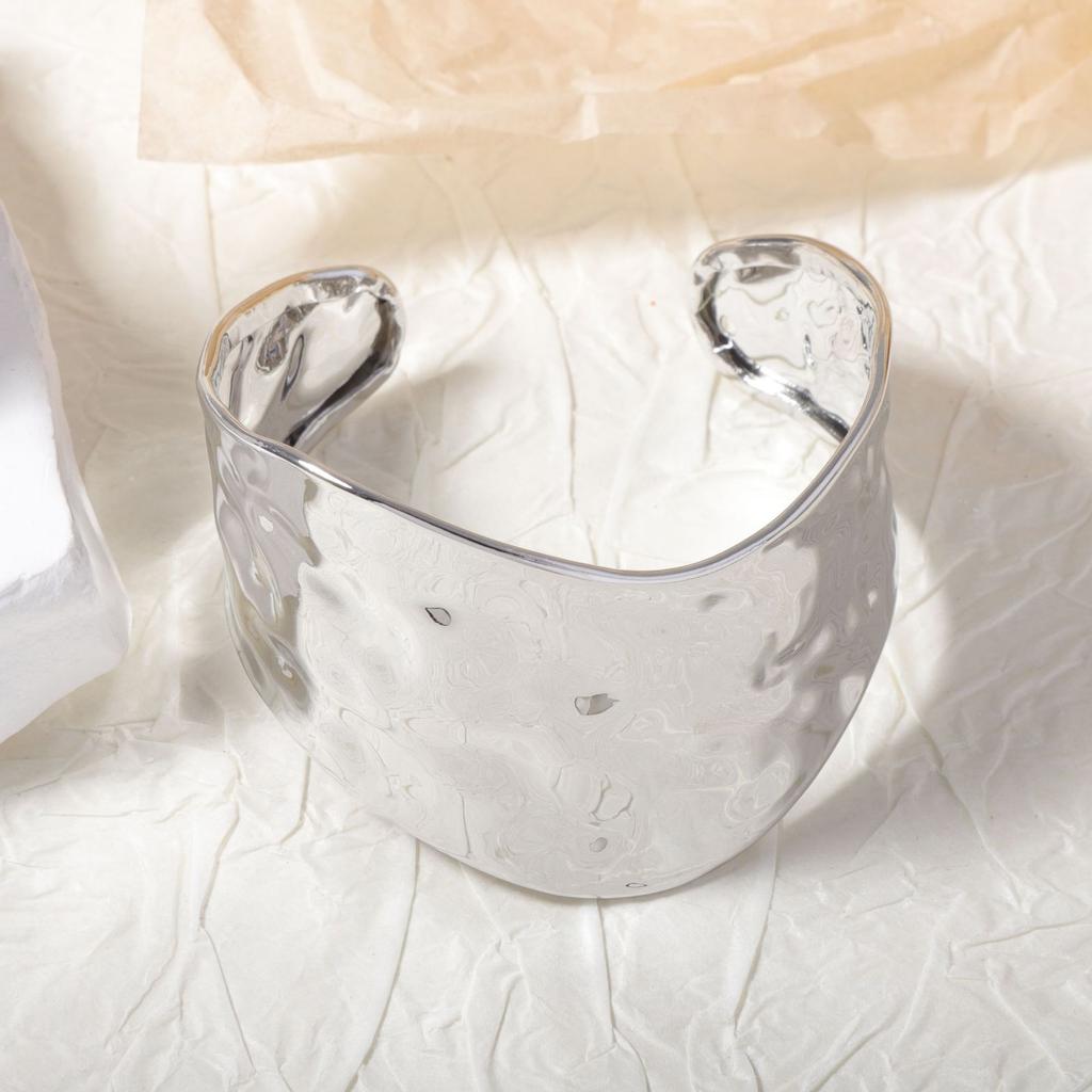 Persönlichkeit: Schlicht und modisch, Metallöffnung, unregelmäßiges geometrisches Damenarmband, vielseitiger lässiger Alltagsstil