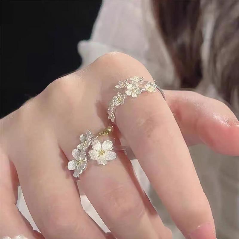 Ring - Flowing Floral Pattern Opening Ring - Adjustable Simple and Three-dimensional Flower Design - Ring for Index Finger