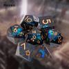 7 Stück Polyedrische Würfel aus schwarzem, blauem Harz mit goldenen Zahlen und scharfen Kanten, geeignet für Rollenspiele, RPG-Brettspiele, Kartenspiele