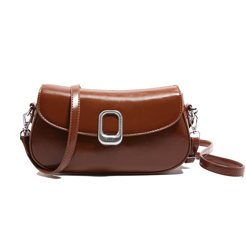 This year, fashionable and textured underarm bags are popular, simple and retro commuter shoulder bags, niche and versatile temperament messenger bags