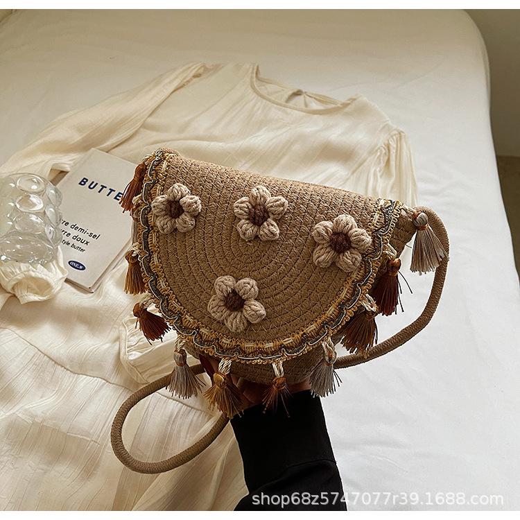 One Shoulder Crossbody Saddle Women's Bag Trendy Bohemian Straw Weaving 2025 Summer New Woven Fringed Crossbody Bag