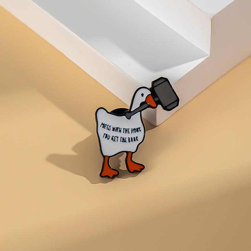 Urocza Broszka Kaczuszka z Kreskówki – Kreatywne Metalowe Akcesoria do Odznak