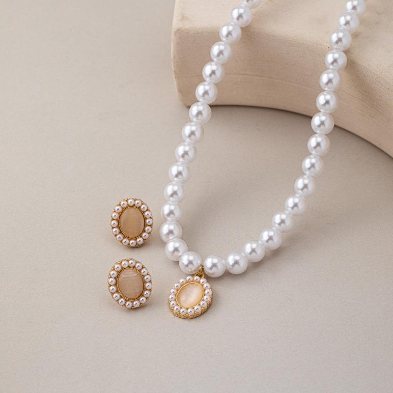 Meier Multi-layer baroque faux pearl necklace - choker style - vintage-inspired, understated luxury