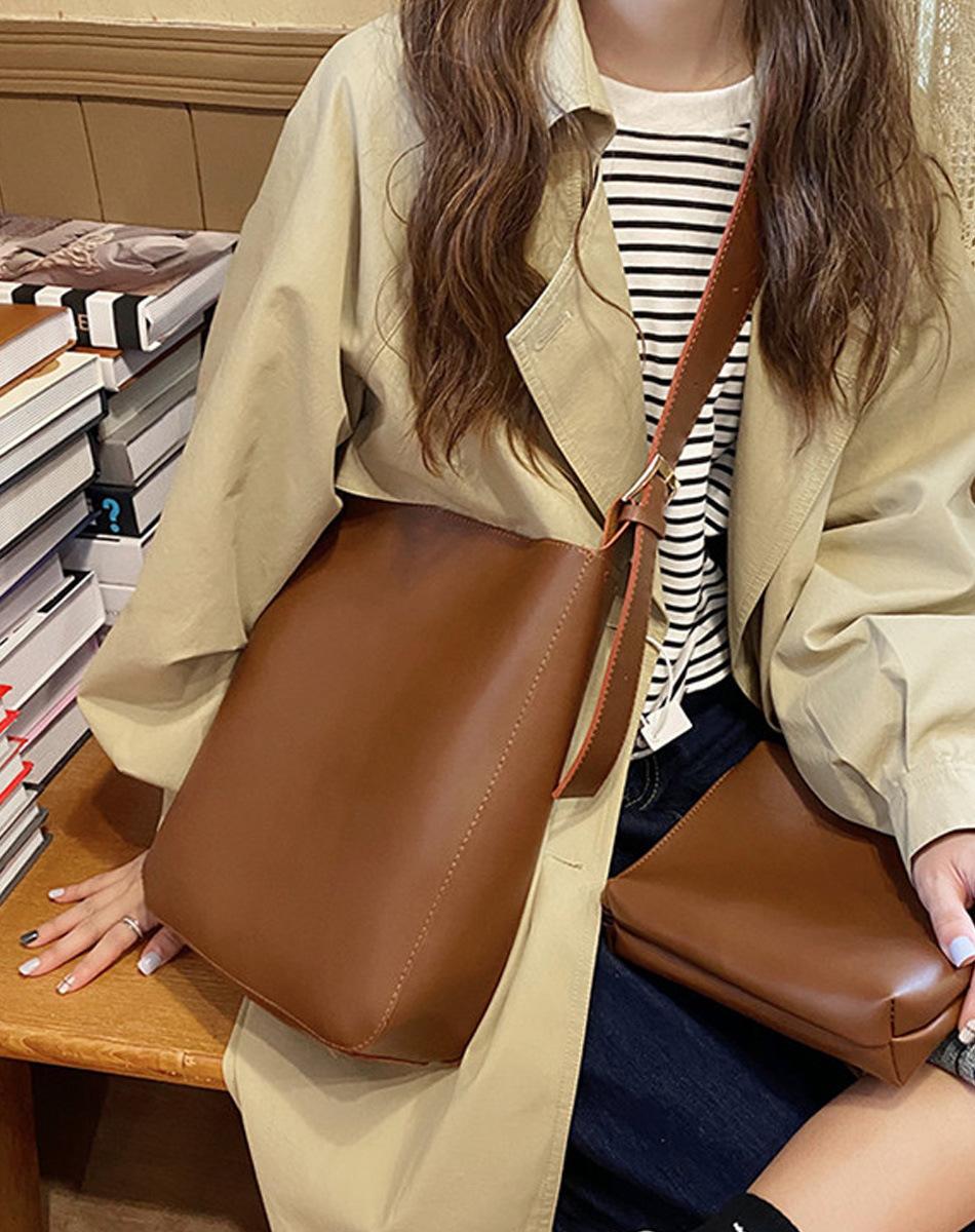 2025 весна-осень ретро шик простая сумка-мессенджер женская 2025 новая корейская версия повседневная большая вместимость плечевая сумка-ведро коричневый