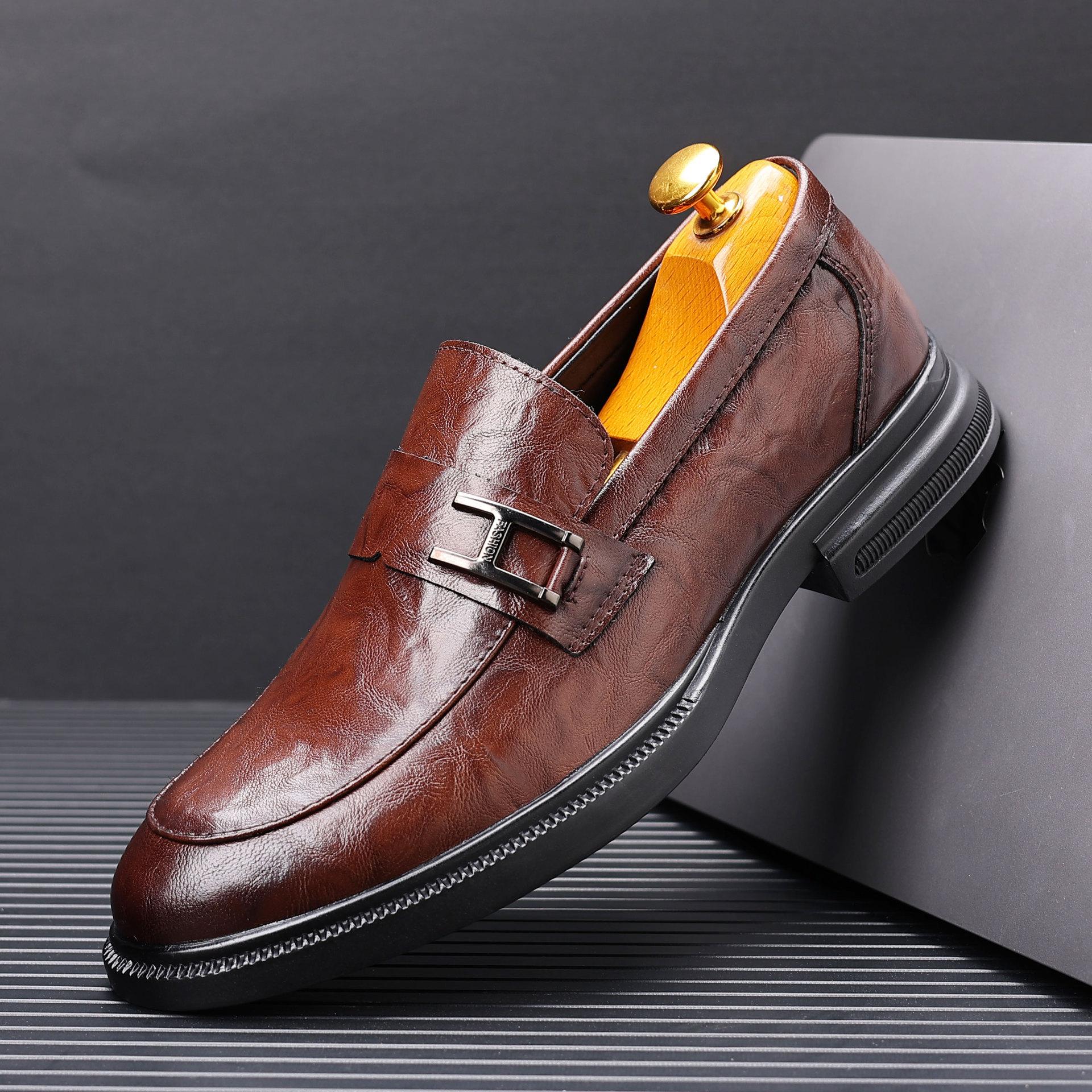 

Men s leather shoes Low-top loafers Lazy one-pedal pointed leather shoes Men s business dress Hand-scratched men s shoes 44