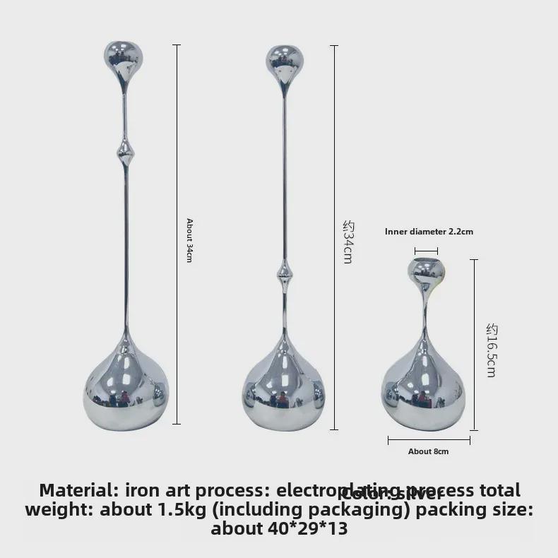 Eleganter silberner Kerzenständer in Tropfenform – luxuriöses Metalldekor für das Wohnzimmer