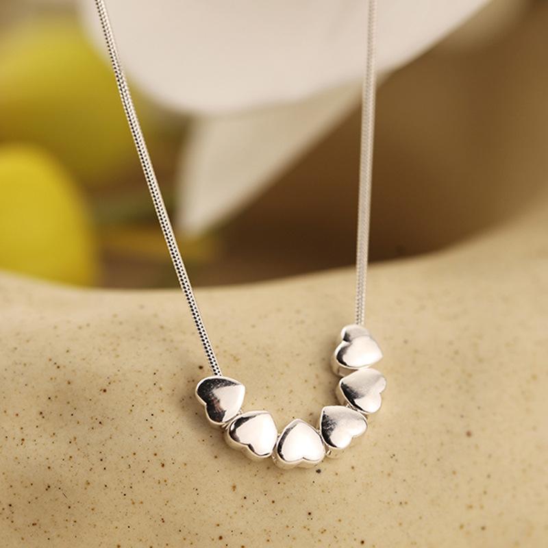 Heart Connected Collarbone Chain Women'S Cold Wind Simple Commute Sweet Three-Dimensional Six Love Necklace