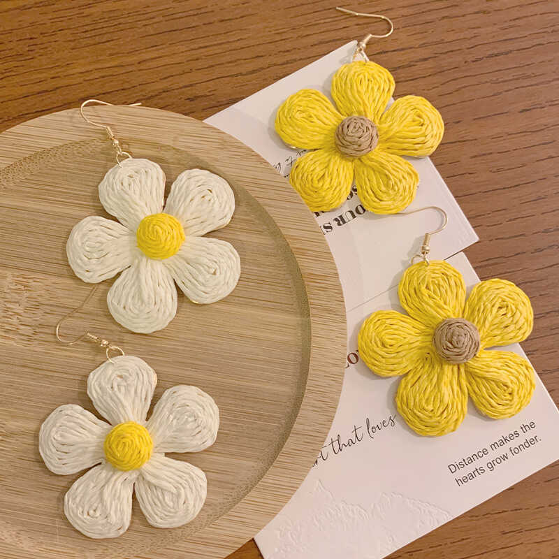 Summer Flower Earrings Women's 2025 New High-end Temperament Earrings, Earrings, Pendants, Niche Design Temperament Earrings
