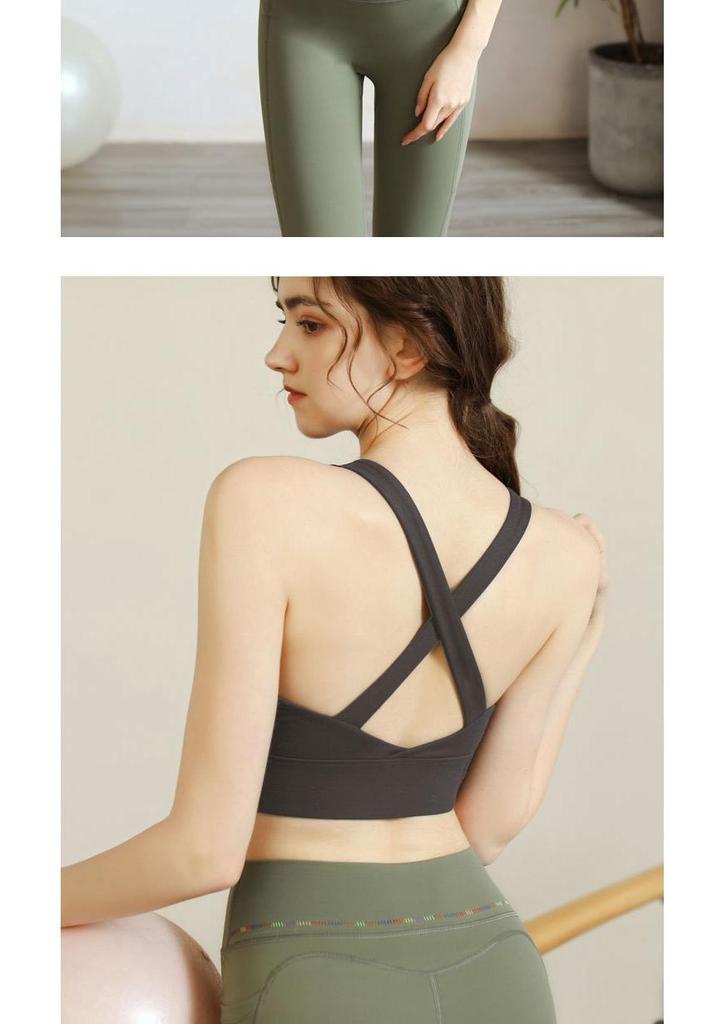 Plus Size Cross-Back Shockproof Sports Yoga Bra with Underarm Slimming Fit