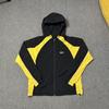 Giacca a vento con cappuccio da uomo con nastro riflettente, giacca softshell casual sportiva, autunno