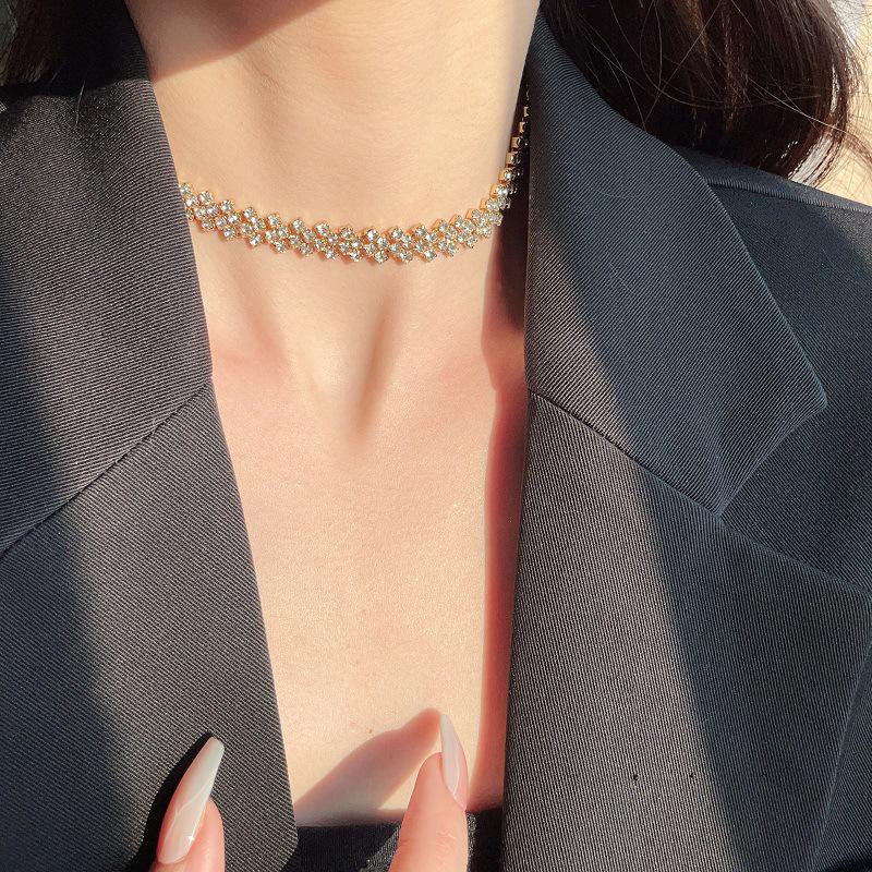 Elegant Diamond Choker Necklace - Japanese & Korean Inspired Fashion Accessory