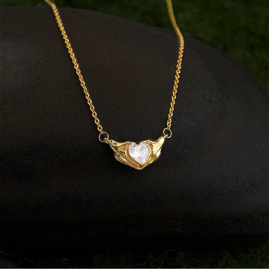 18K Gold-Plated Heart Pendant Clavicle Necklace with Zircon