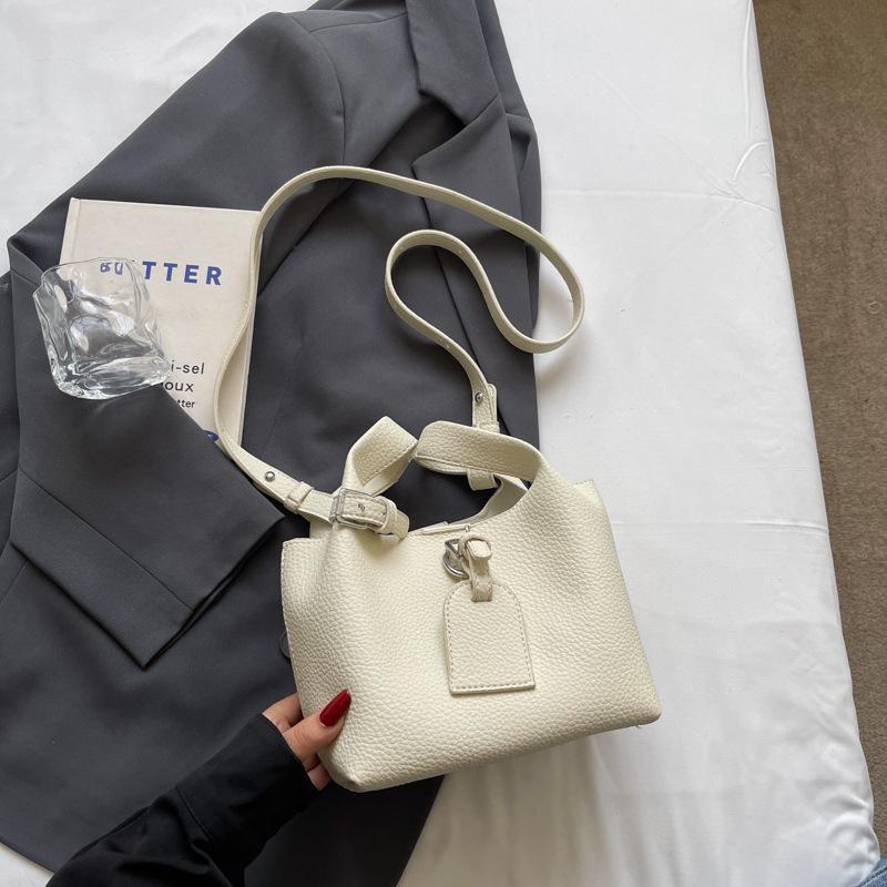 

Нишевая ретро сумка женская новая простая сумка на плечо однотонная сумка-ведро кроссбоди сумка для матери и ребенка бежевый