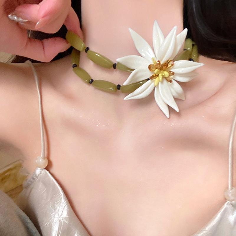 Bohemian vacation wind beaded necklace light luxury personality collarbone chain necklace