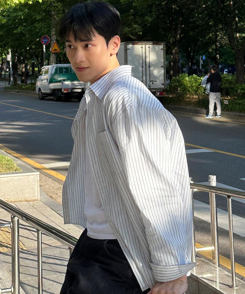 MINDBRIDGE [Couture] Crease 50-Count Light Blue Striped Oversized Shirt