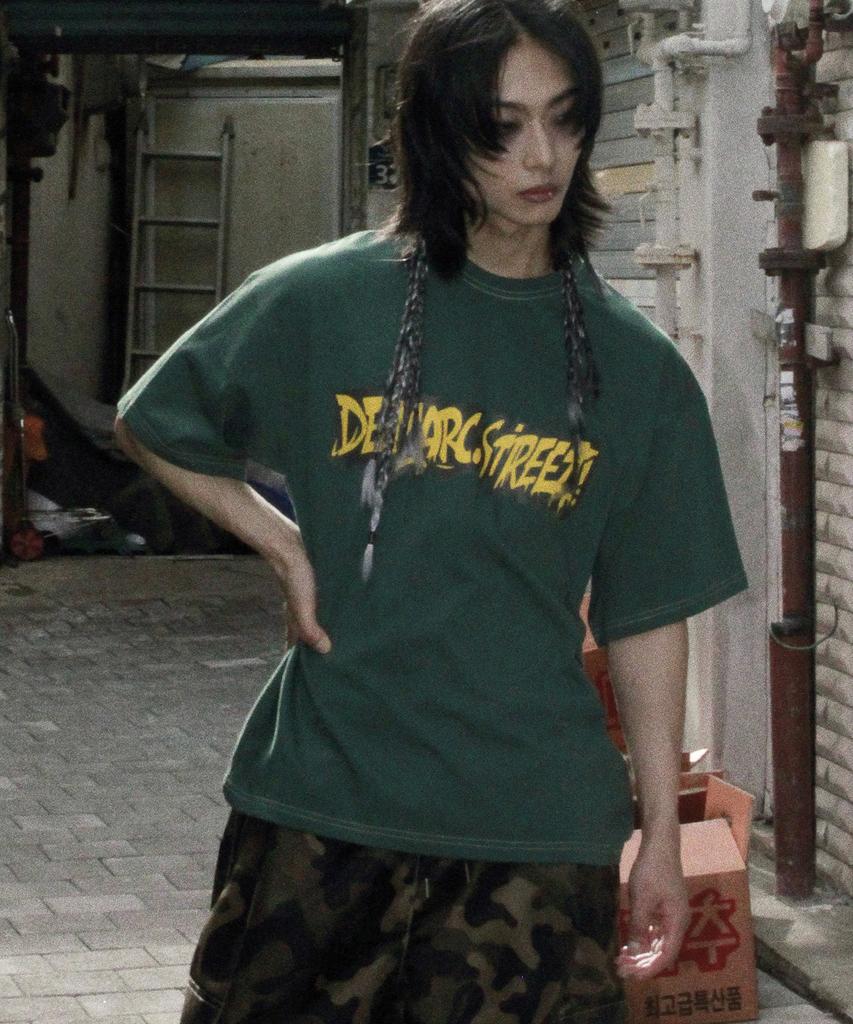 Deumakeu M Text Graffiti Boxy Short Sleeve Tee- Khaki