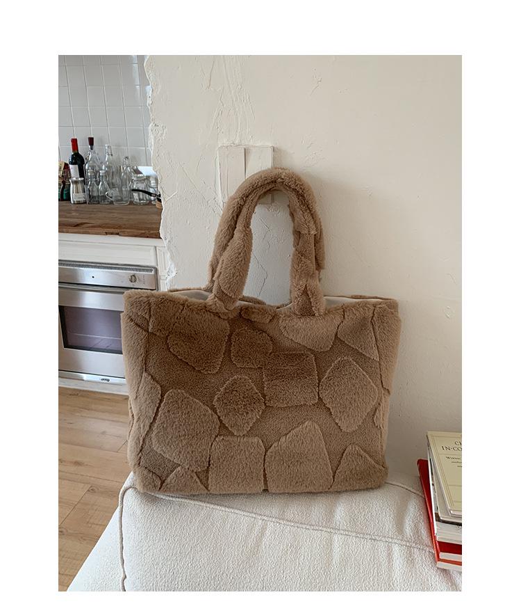 Damen Herbst/Winter Plüsch Tragetasche - Vielseitiges Nischen-Design, Modische Textur, Perfekt für den Arbeitsweg oder zum Tragen über der Schulter.