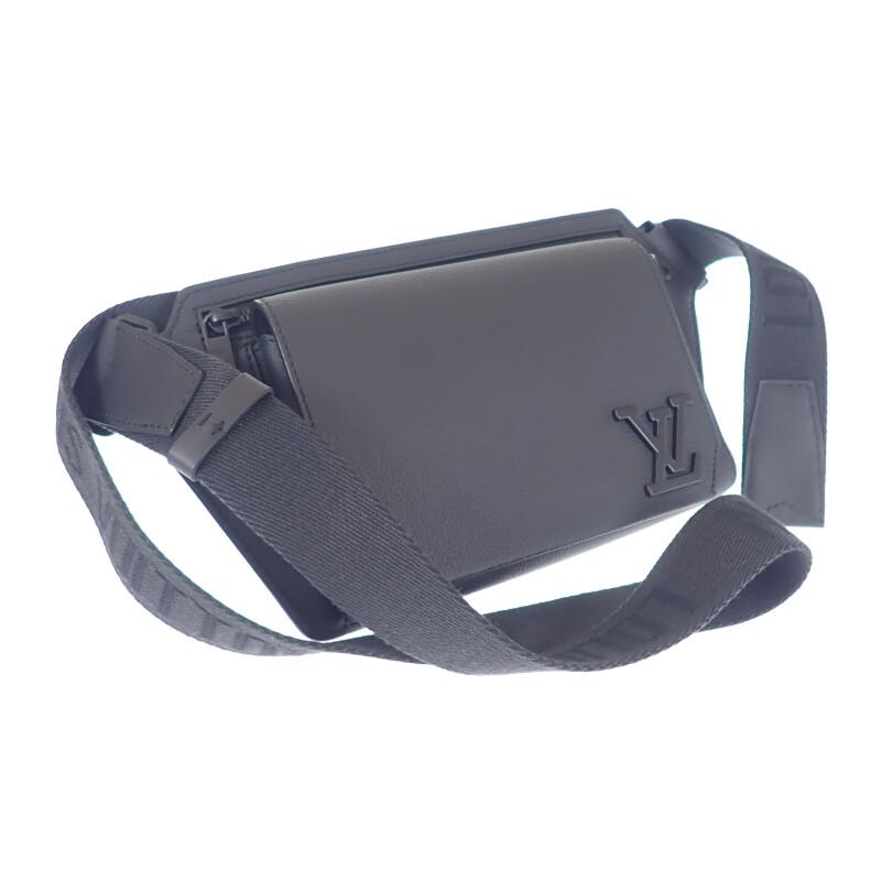 

LOUIS VUITTON M57081 body bag black Grain Calfskin Leather mens