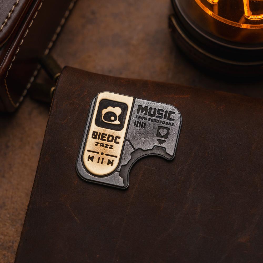 01EDC Slider CDMackey Zirconium Retro EDC