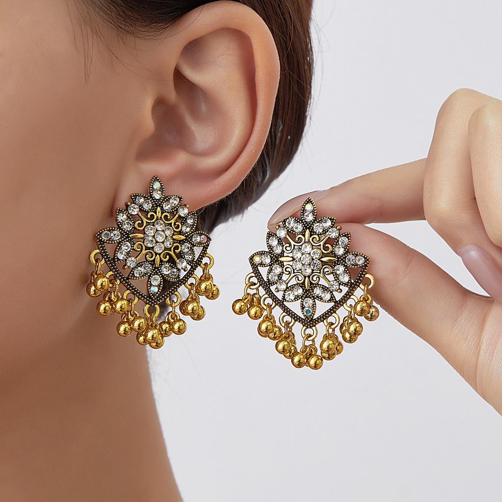 

Vintage Earrings Ethnic Antique Gold Earrings Boho Earrings Hollow For Ethnic Fashion Women Gift білий