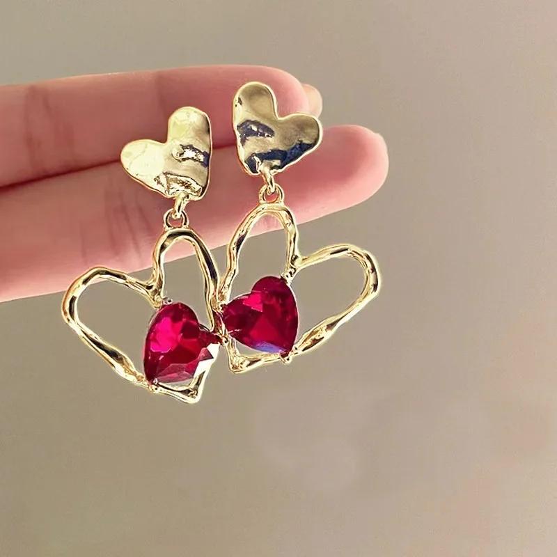 

Vintage French Exquisite Gold Color Relief Metal Love Heart Earring for Women Heart Shape Personalized Zircon Birthday Gift