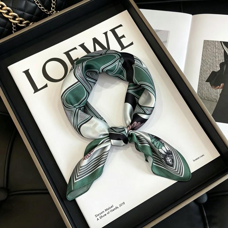 100% Mulberry Silk Scarf 70x70cm Square Neck Wrap Outdoor Air Conditioner Shawl Fashion Headscarf