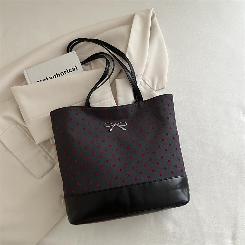 

Досуг иностранный стиль досуг поездки на работу большой емкости женская ниша иностранный стиль 2024 новая красивая сумка-мессенджер на одно плечо