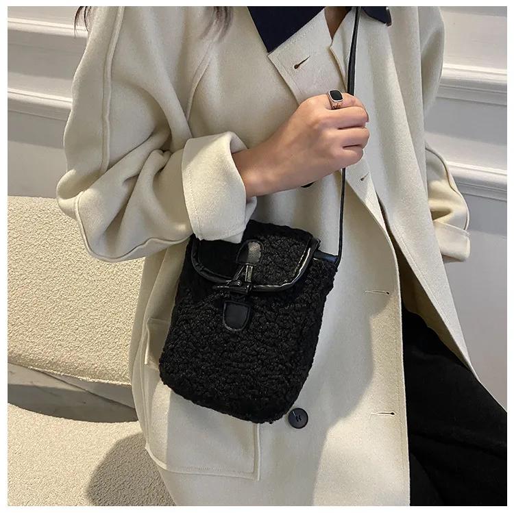 

Lambswool Phe-bag Women Faux Fur Bags Tender Sweet Lovely Cross Body Teenagers Female Portable Horn Butt Plush Square Cozy чёрный