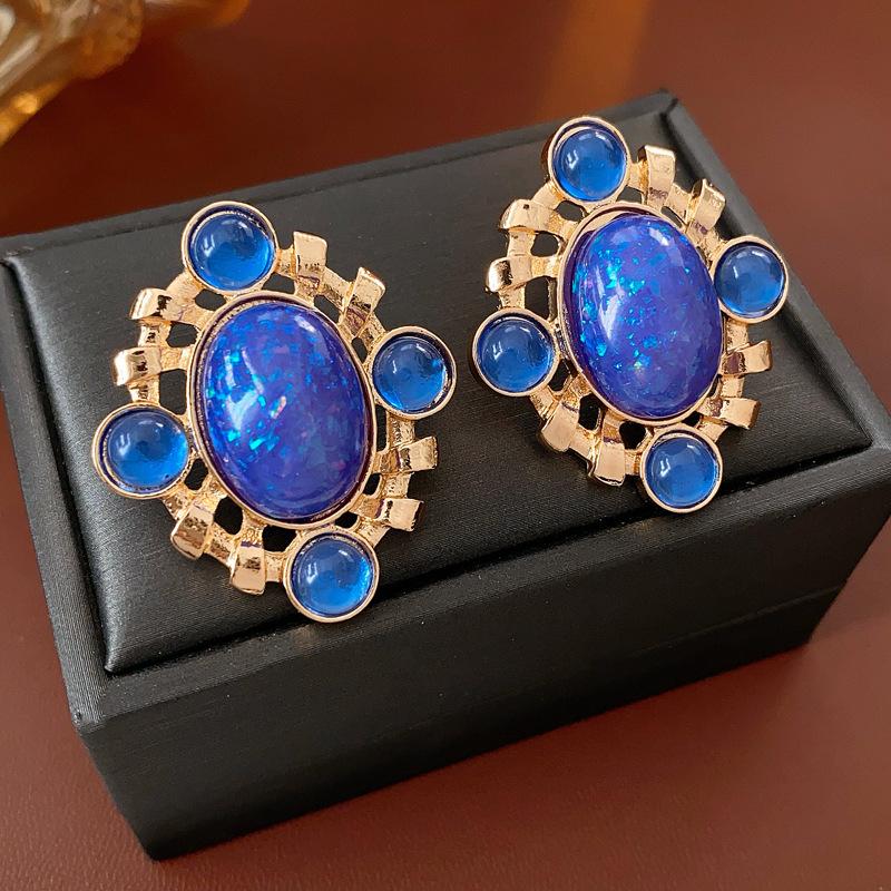 Silver Needle Diamond Round Stud Earrings Court Style Light Luxury Exquisite Earrings Design Sense Niche Earrings