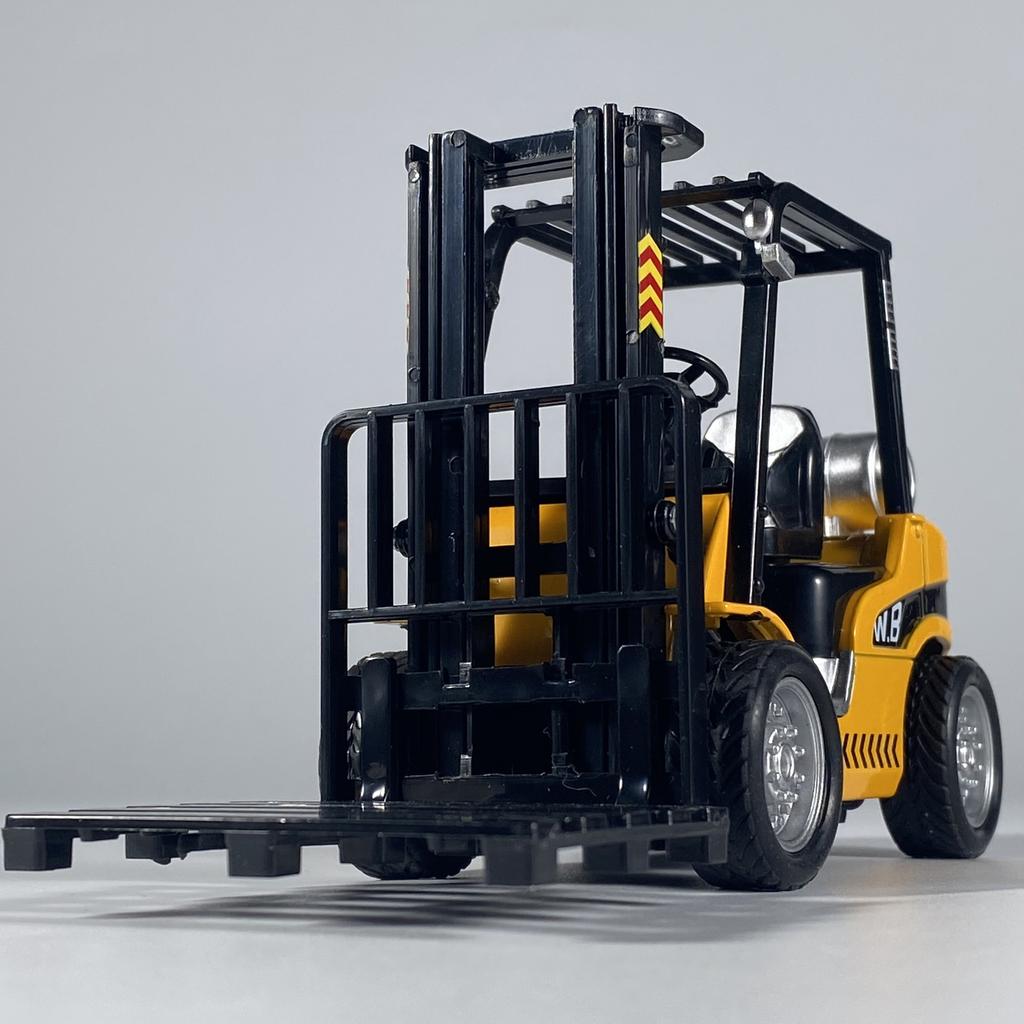 1:24 Forklift Crane Industrial Handling Vehicle Alloy Metal Diecast Model Car Collection Hobby Decoration Gifts Children Toy Car