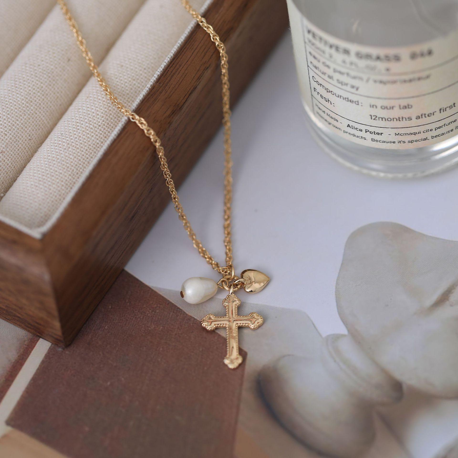

Cross Natural Freshwater Pearl Love Necklace Vintage Elegant Heavy Industry Wind Necklace Color Retention