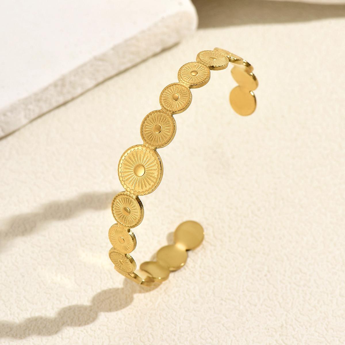 

Luxury Sunburst Disc Cuff Bracelet Textured Gradient Size Circle Bangle For Women Daily & Party Wear All Season