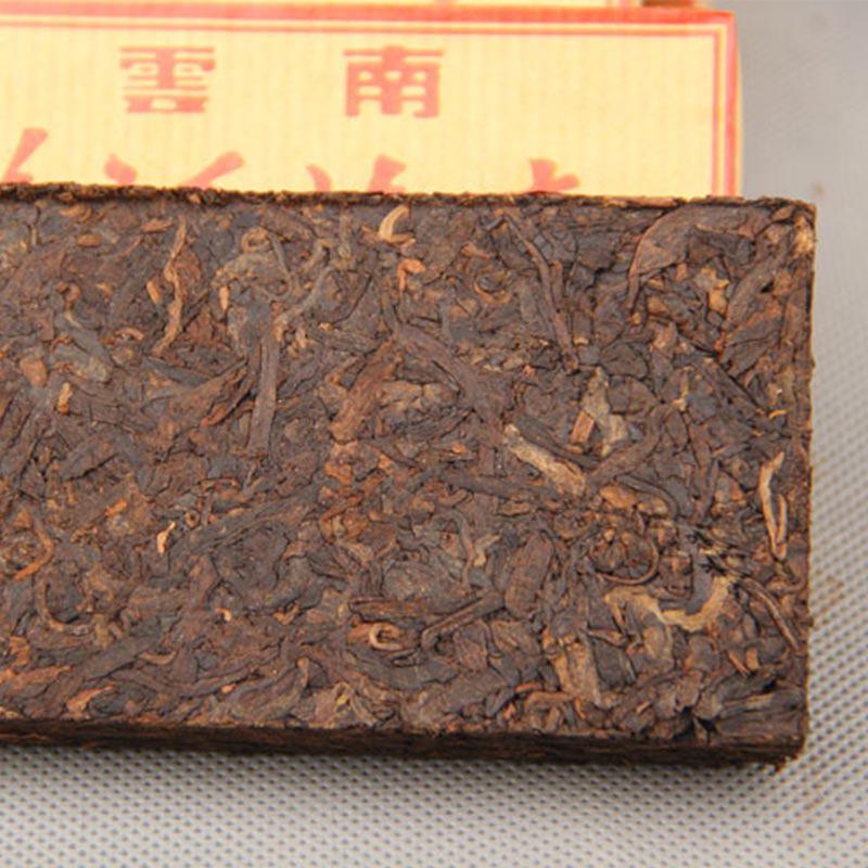 Yunnan Puer Shu temurstein 100 g laget av 2015 Puerh Materials Ripe Tea