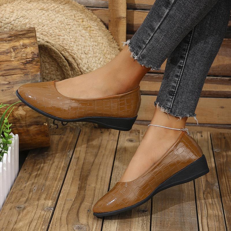Large size new European and American pointed toe wedge single shoes stone pattern mother shoes