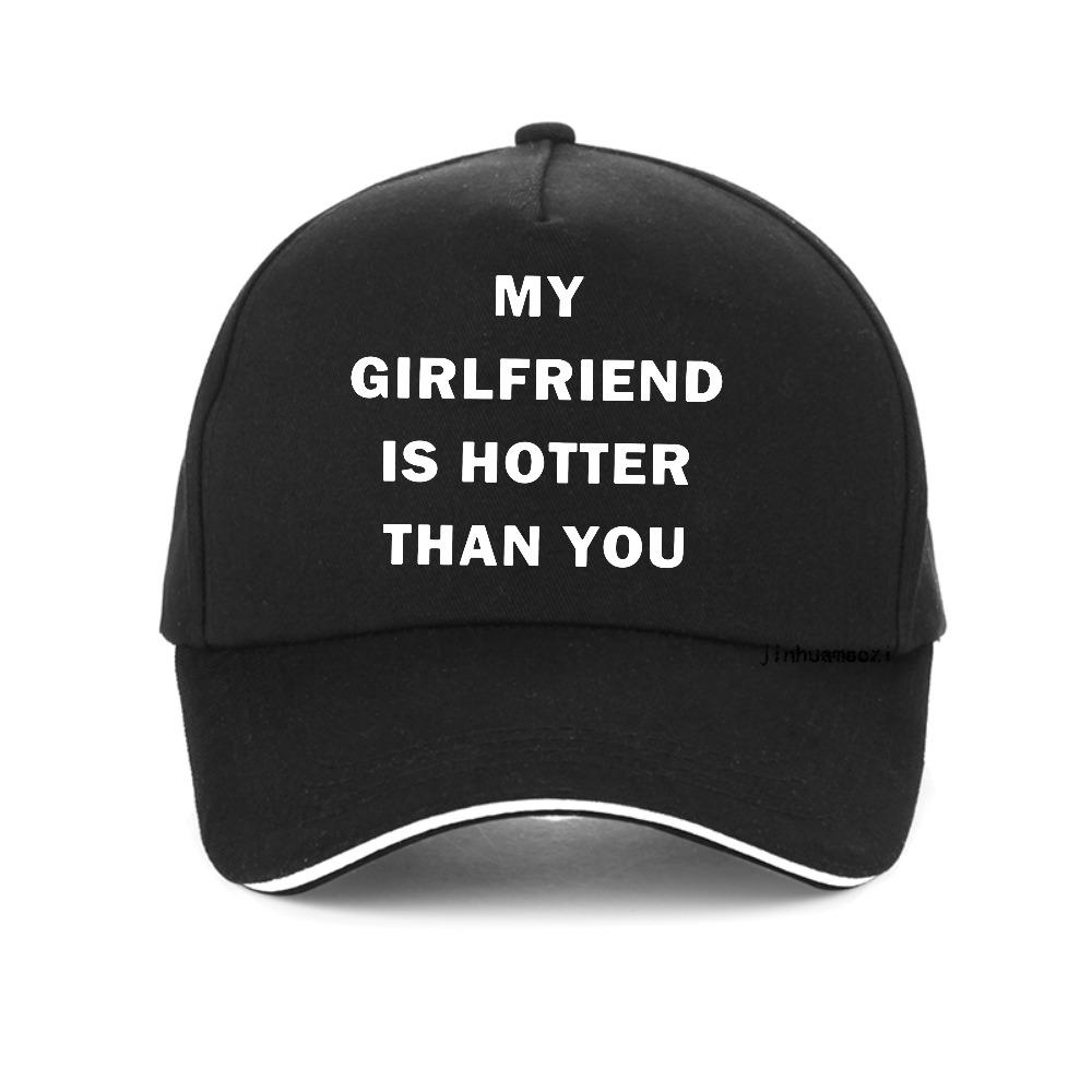 Meine Freundin ist heißer als du Briefdruck Baseballkappe Sommer Geburtstagsgeschenke Unisex verstellbare Kappen Mode Atmungsaktive Mütze