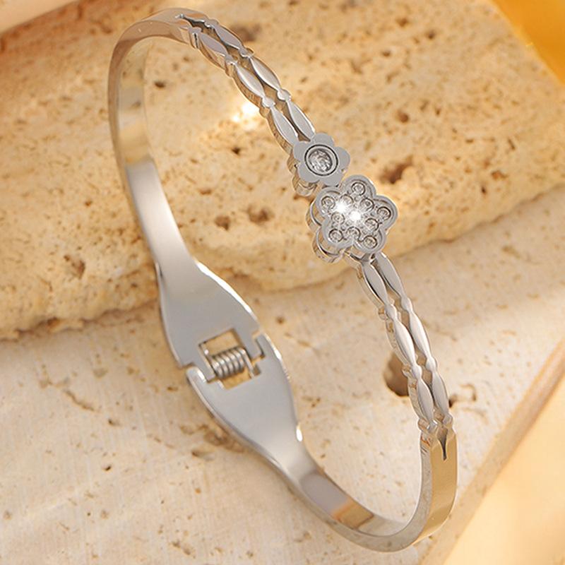 Open Five-leaf Flower Girl Light Luxury Niche High-end Retro Elegant Versatile Bracelet
