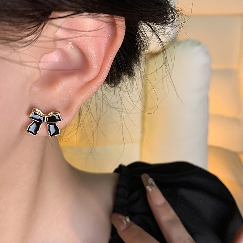 Silver needle French retro black bow stud earrings women's simple small versatile earrings high-end ear jewelry