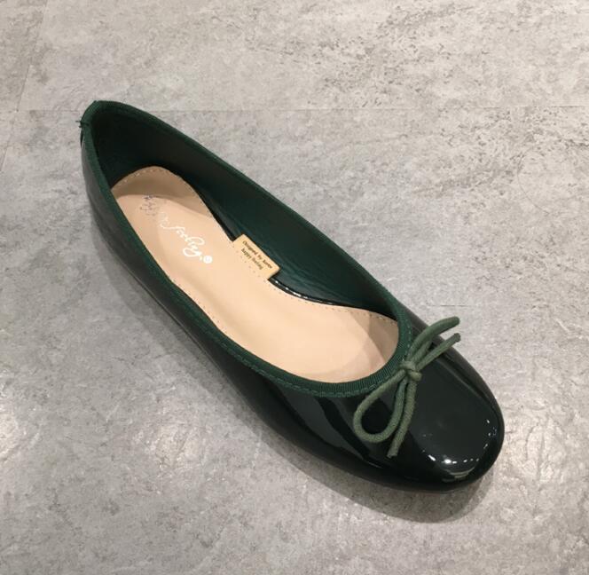 Mode glänzend Lackleder flache Bootsschuhe Schleife weiche Ballerinas Büro-Dame runde Zehen Arbeitsschuhe bequeme Slipper