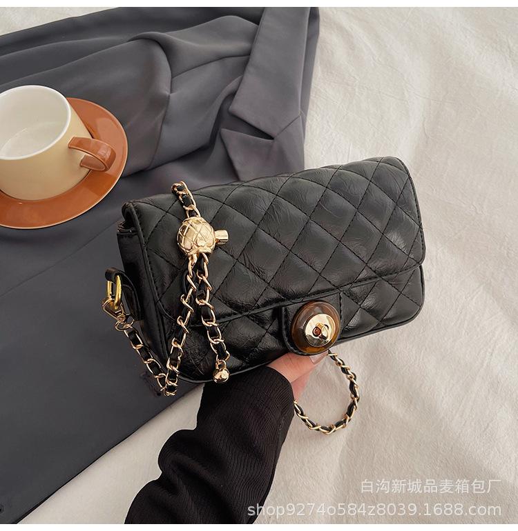 

Fashion diamond lattice chain small bag women s 2025 new autumn and winter popular versatile crossbody bag commuter shoulder small square bag чёрный